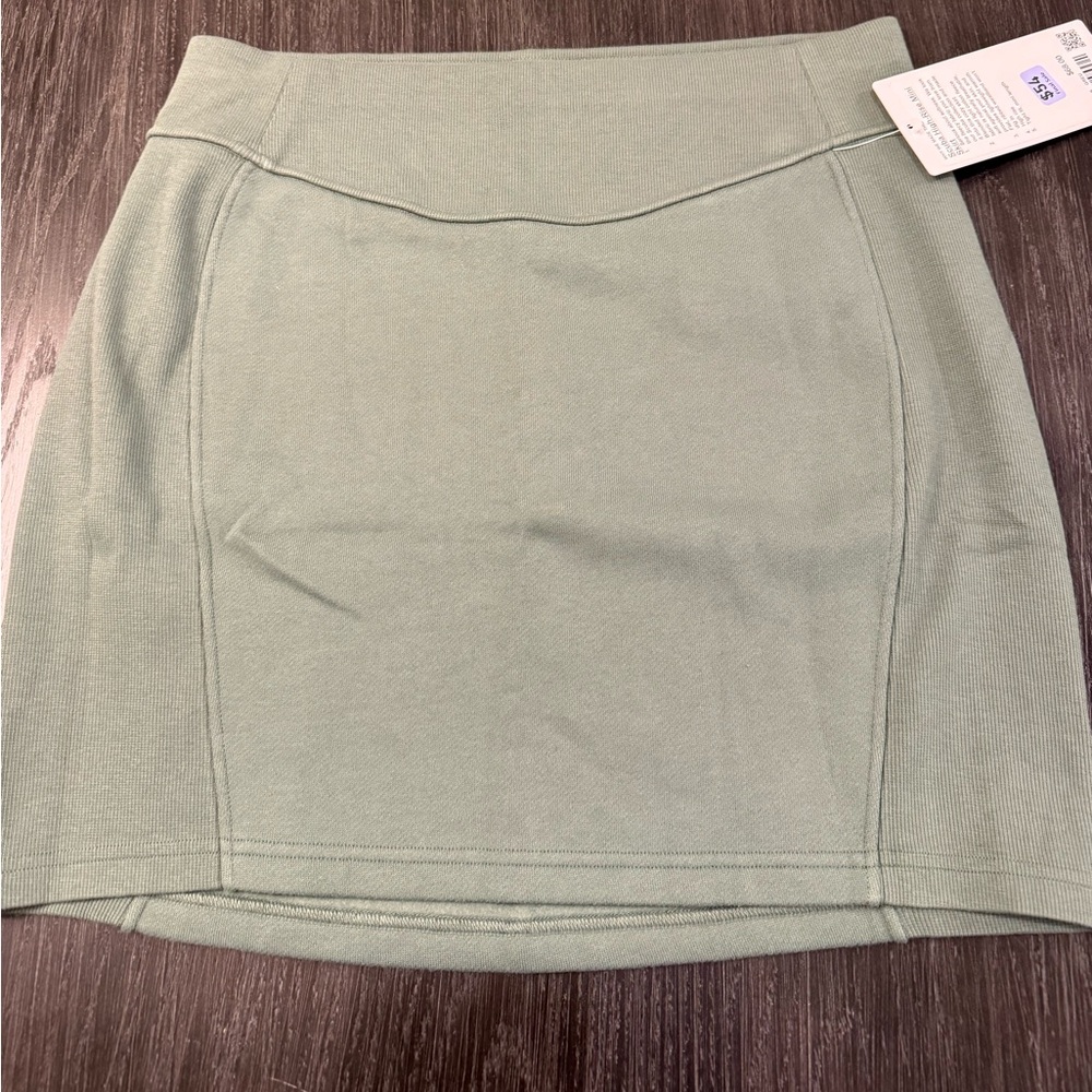 SOLD!!!!!   Lululemon Athletica High Rise Scuba Mini Skirts NWT - Picture 4 of 4